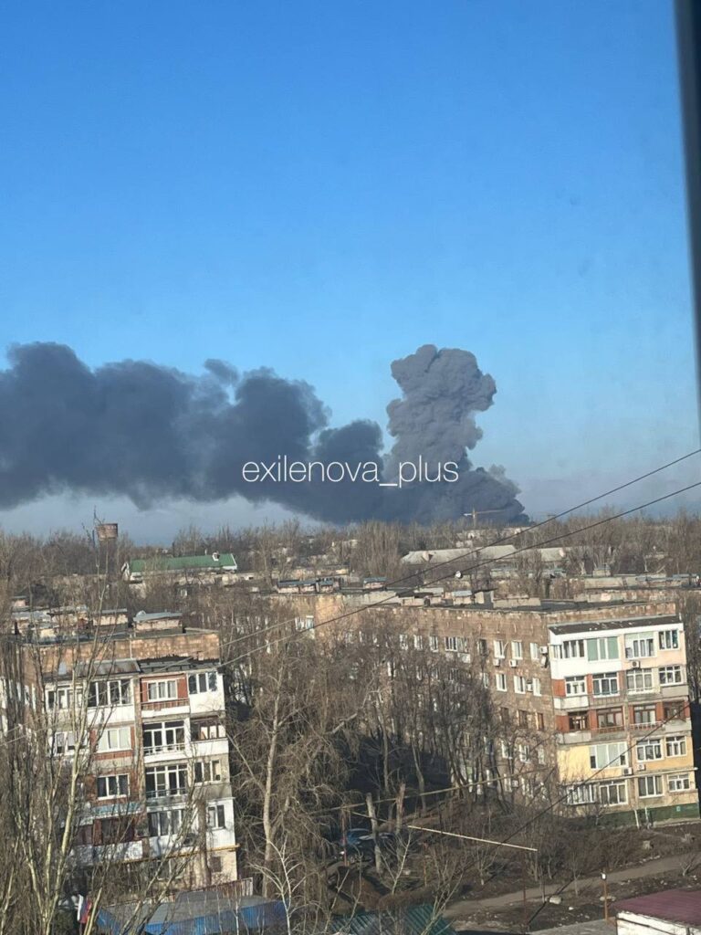 Дим над Донбас Ареною. В окупованому Донецьку пролунали вибухи