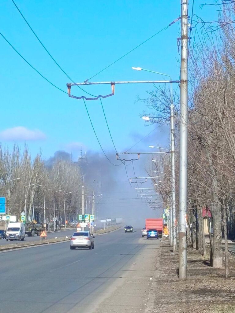 В окупованому Донецьку другий день підряд вибухи. Горить і вибухає склад БПЛА на заводі “Точмаш”