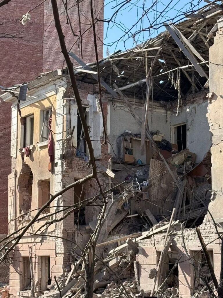 Окупанти скинули три бомби на центр Слов&rsquo;янська. Загинули дві людини, є постраждалі