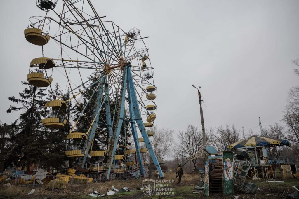 «Евакуація місцевих майже неможлива»: військові показали моторошні фото з Костянтинівки