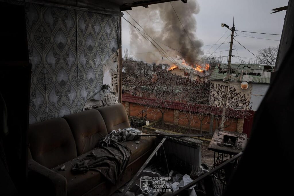 «Евакуація місцевих майже неможлива»: військові показали моторошні фото з Костянтинівки