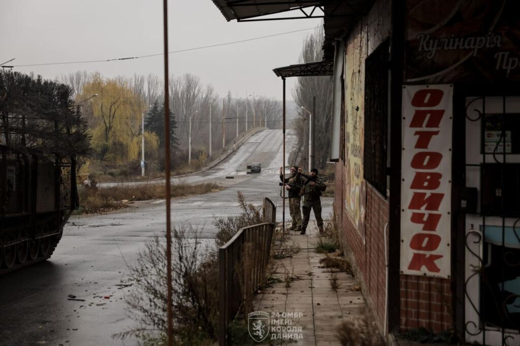 «Евакуація місцевих майже неможлива»: військові показали моторошні фото з Костянтинівки