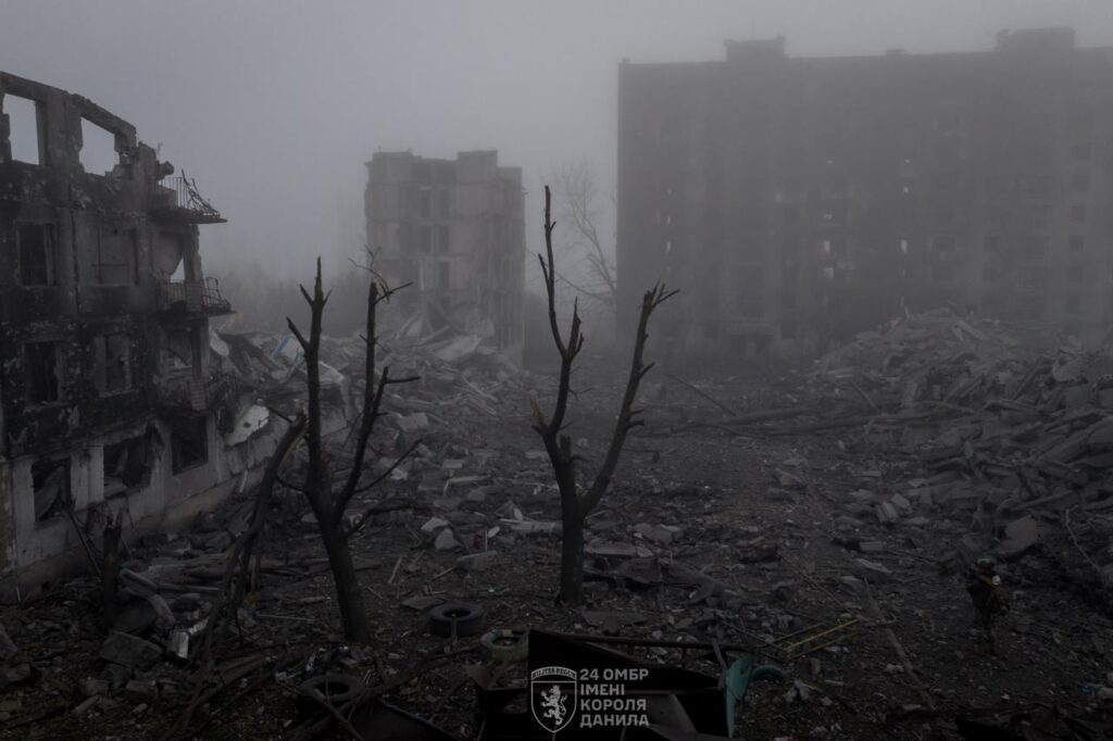 «Евакуація місцевих майже неможлива»: військові показали моторошні фото з Костянтинівки