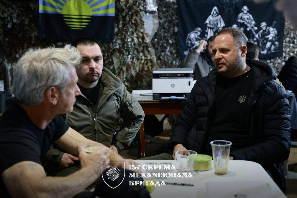 Голлівудський актор Шон Пенн разом з колишнім керівником Офісу президента приїхали у прифронтовий Слов’янськ