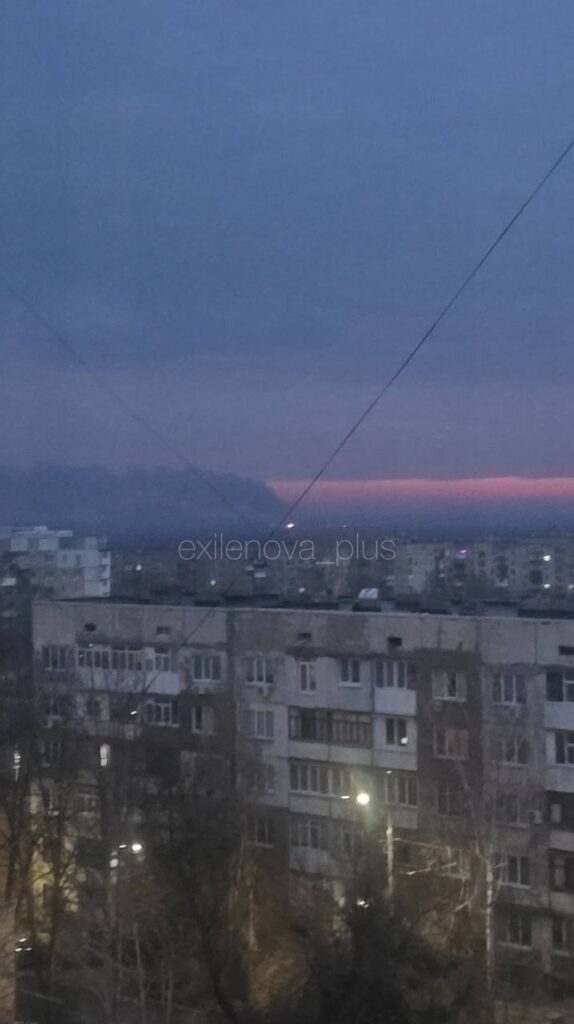 У Луганську після нічних вибухів сталася пожежа, заграва тривала до ранку