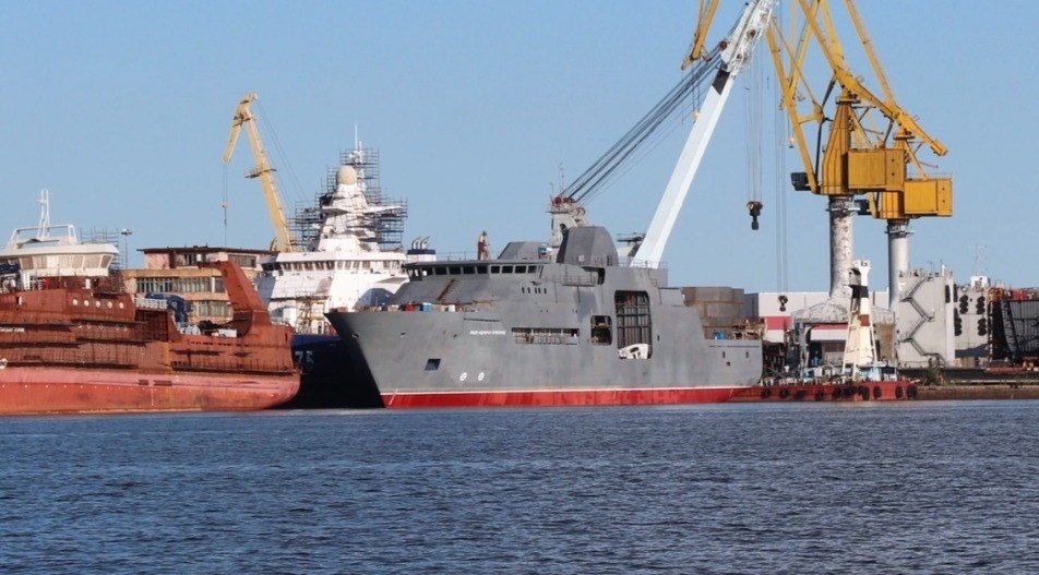 Уночі Сили оборони уразили корабель та об’єкти порту Усть-Луга в Ленінградській області