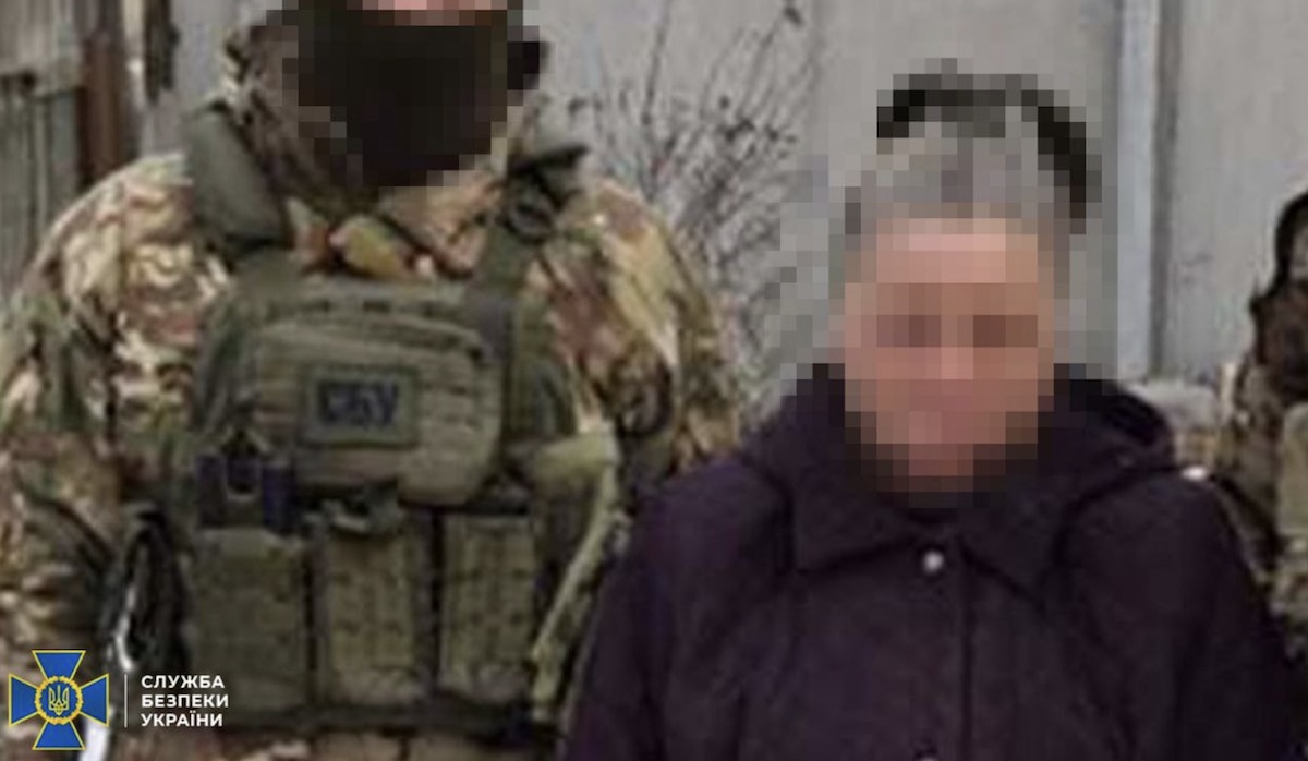 Мешканку Слов’янська затримали за передачу окупантам інформації про місця базування українських військових, куди потім летіли КАБи