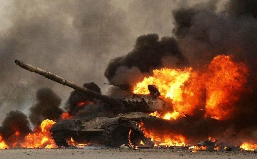 На Луганщині російські війська намагалися загасити танк сніжками