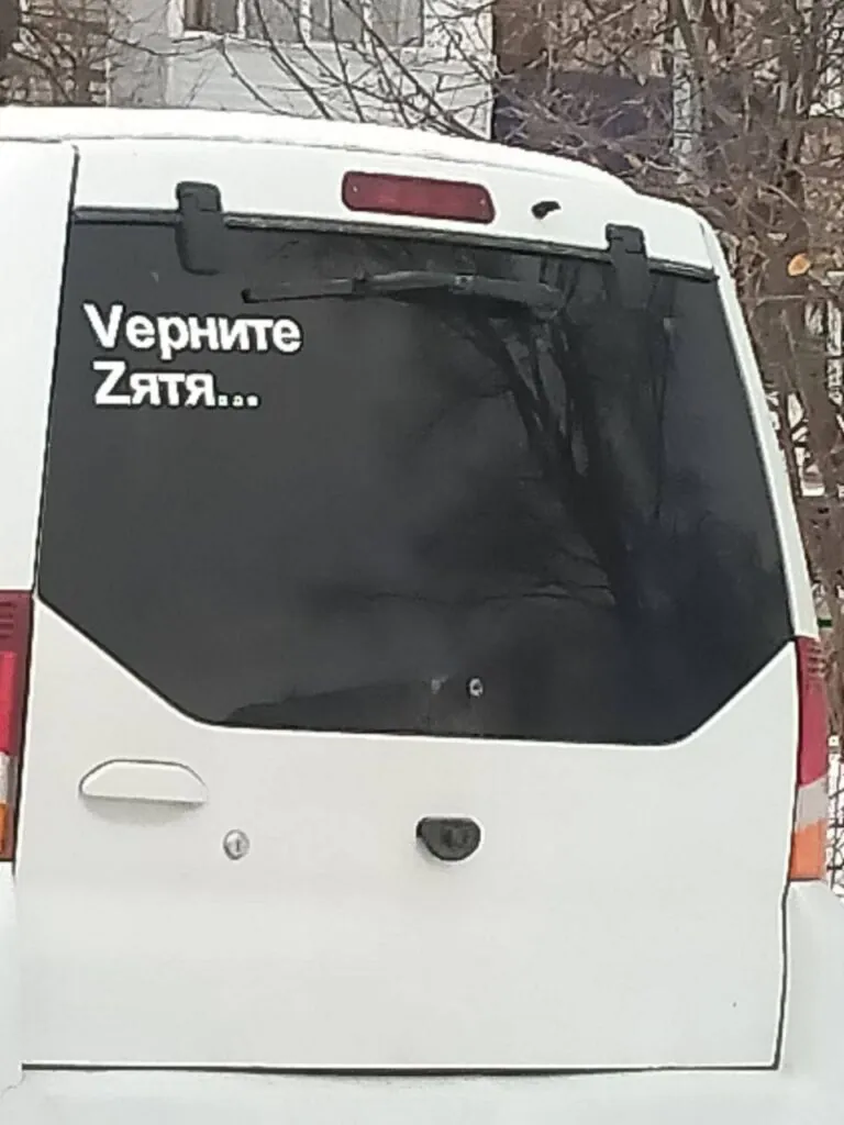 Паливо на АЗС за військовими квитками. Росіяни вкинули черговий фейк про мобілізацію, а самі змушують сидіти окуповану територію без світла