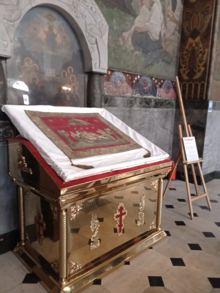 Таємниці маріупольської плащаниці: як реставрація врятувала святиню від окупантів